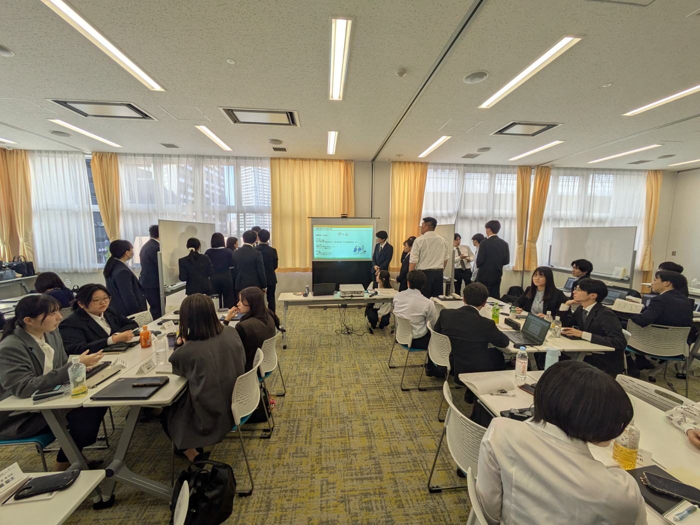 グループワークを行う合同研修